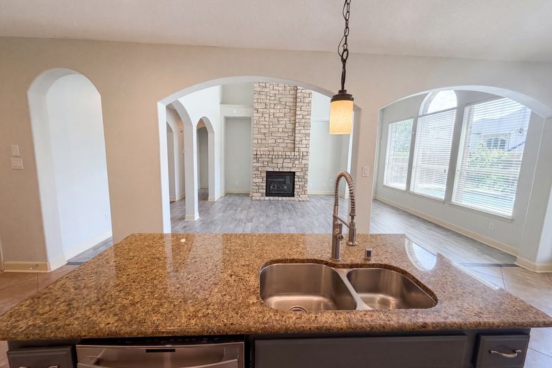 Photo 10 of 36 of 15822 Maple Shores Dr, Houston, TX
