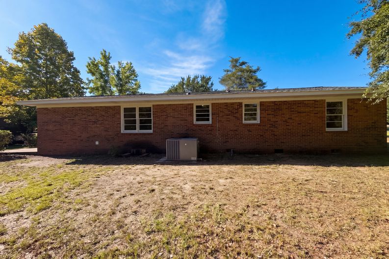Photo 5 of 17 of 3224 Sandhill Dr, Fayetteville, NC