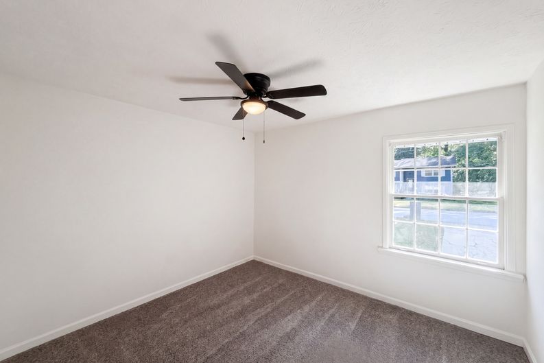 Photo 7 of 16 of 1010 Buckhurst Dr, Atlanta, GA