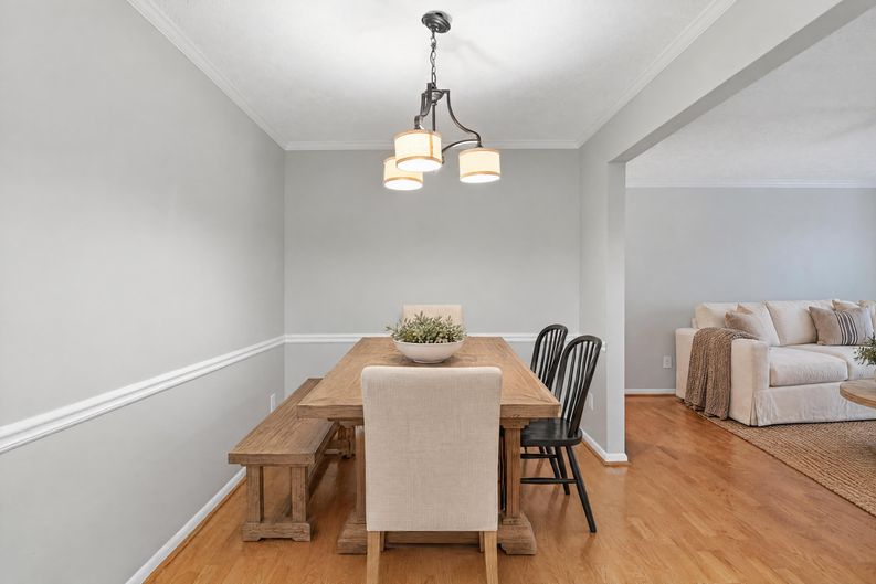 Photo 11 of 30 of 5145 Roswell Rd, Sandy Springs, GA