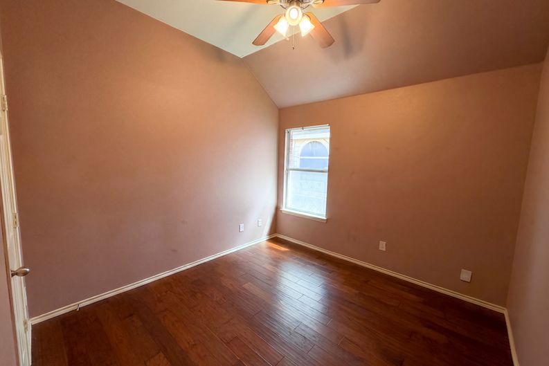 Photo 12 of 20 of 1213 Whitecreek Dr, Glenn Heights, TX