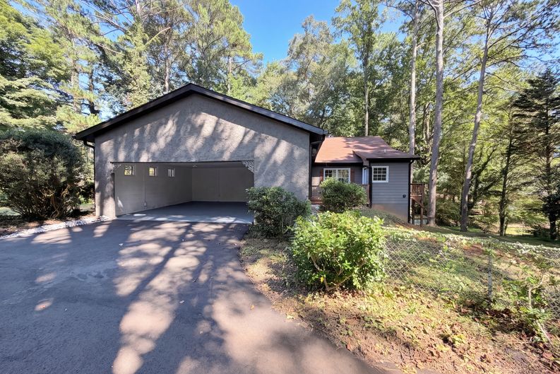Photo 16 of 22 of 2674 Skylane Dr, Marietta, GA