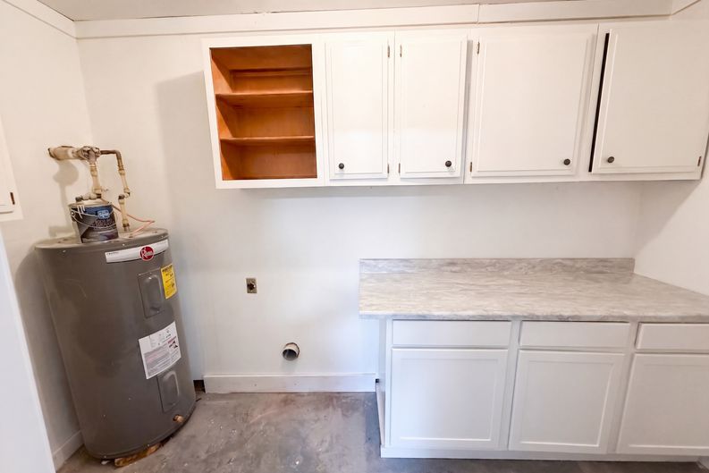 Photo 21 of 27 of 7301 Meadowbrook Cir, Knoxville, TN