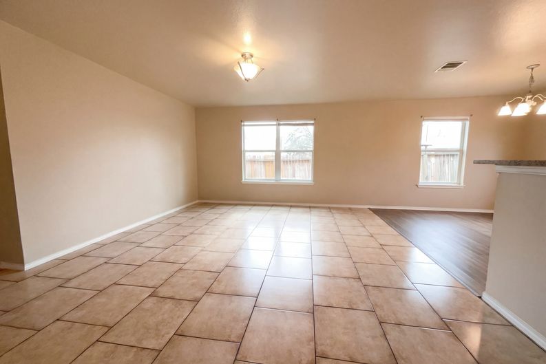 Photo 3 of 16 of 517 W 5th St, Converse, TX