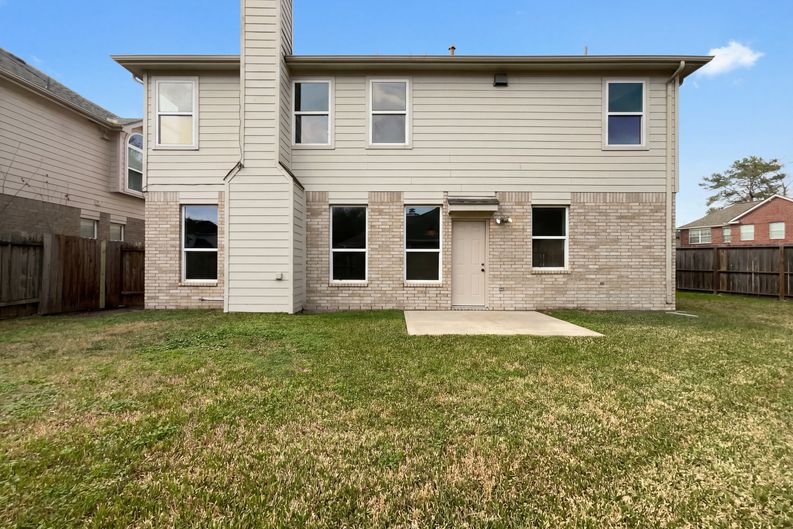 Photo 5 of 22 of 11919 Leaf Oak Dr, Houston, TX