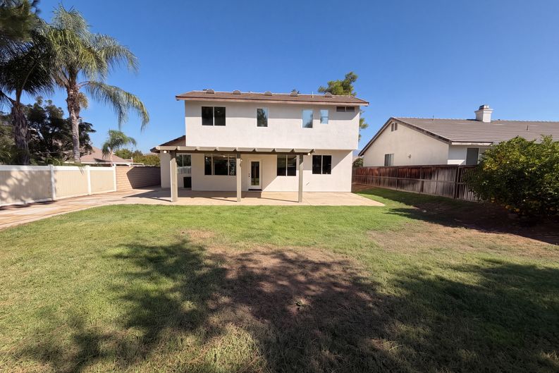 Photo 5 of 26 of 33825 Glenoaks Dr, Yucaipa, CA