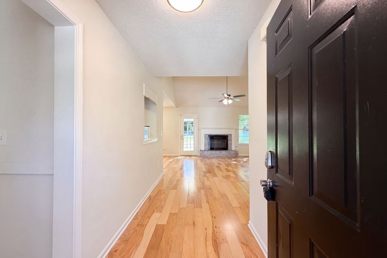 Photo 6 of 26 of 105 Nanci Ct, Stockbridge, GA