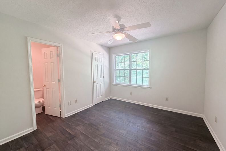 Photo 10 of 17 of 221 Grandview Dr, Statesville, NC