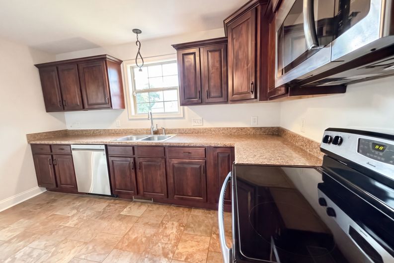 Photo 6 of 13 of 671 Fox Trail Ct, Clarksville, TN