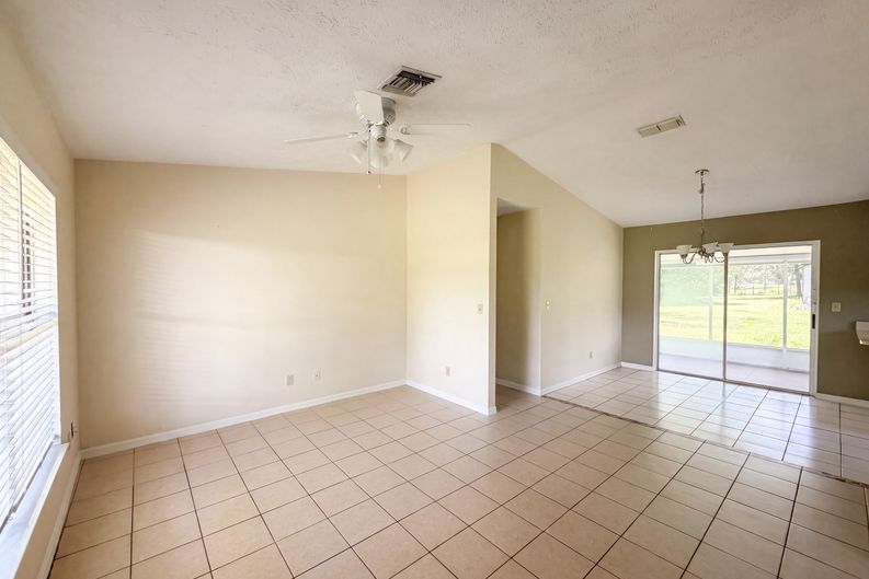 Photo 3 of 21 of 1870 SW Valencia Heights Ave, Dunnellon, FL