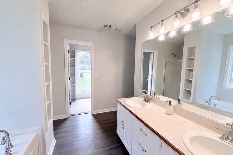 Photo 19 of 35 of 1396 Bramlett Forest Ct, Lawrenceville, GA
