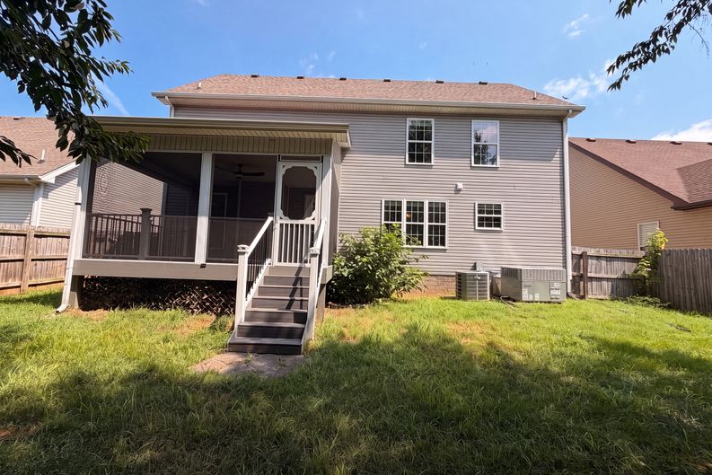 Photo 5 of 27 of 1733 Apache Way, Clarksville, TN