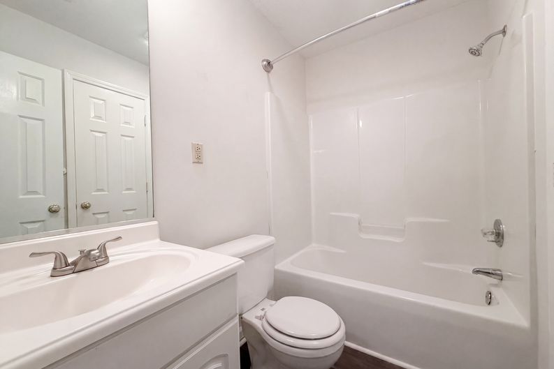 Photo 12 of 17 of 221 Grandview Dr, Statesville, NC