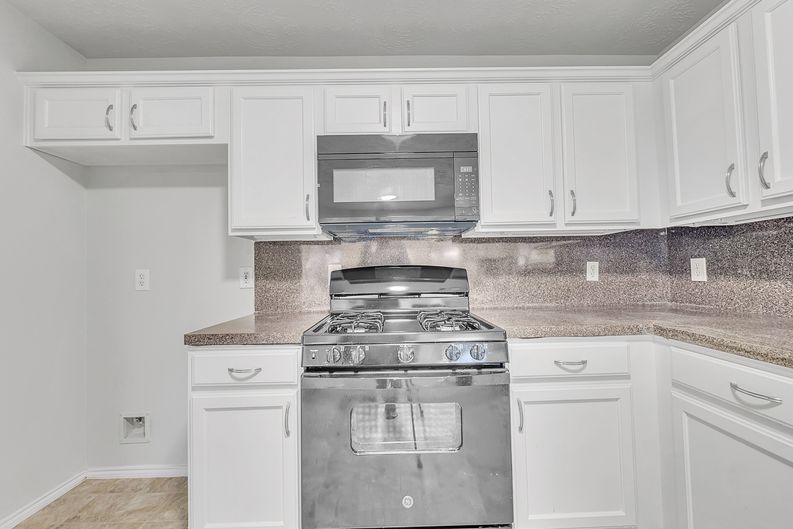 Photo 15 of 23 of 10623 Redwood Dr, Baytown, TX