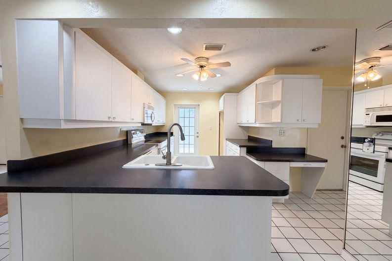 Photo 34 of 40 of 1301 Lucaya Ave, Venice, FL