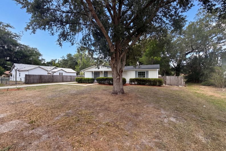 Photo 16 of 19 of 613 4th St NE, Fort Meade, FL