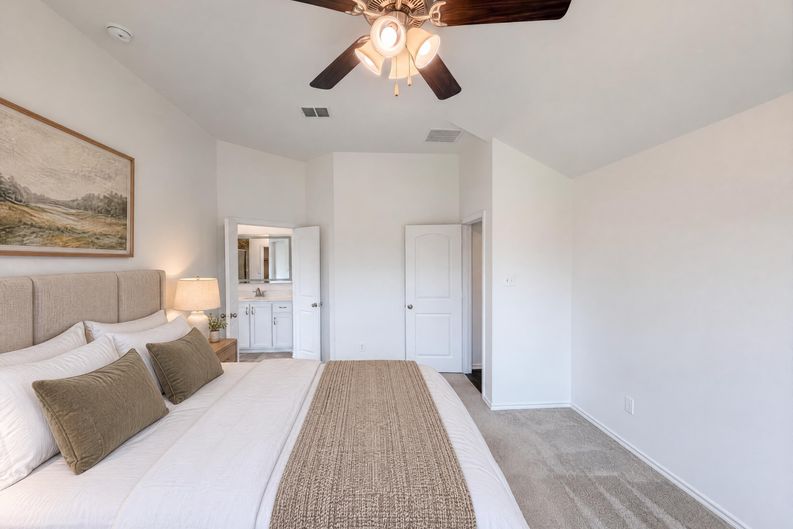 Photo 4 of 19 of 1631 Glade Meadows Dr, Joshua, TX