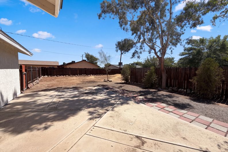 Photo 10 of 11 of 20861 Lone Eagle Rd, Apple Valley, CA