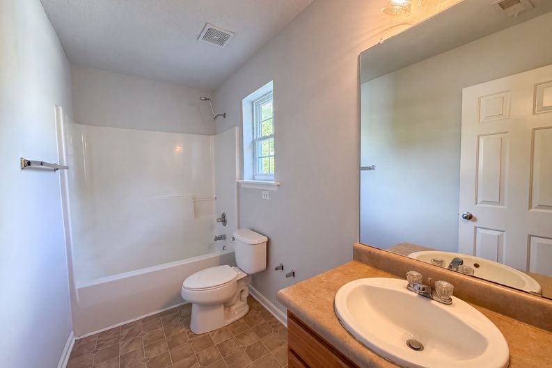 Photo 14 of 18 of 2502 Harwood Hills Ln, Charlotte, NC