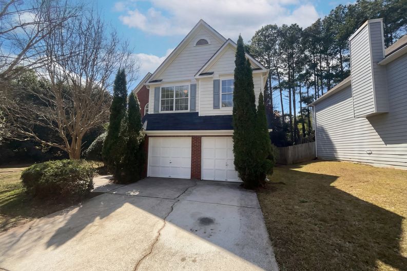 Photo 7 of 22 of 3720 Majestic Dr SW, Marietta, GA