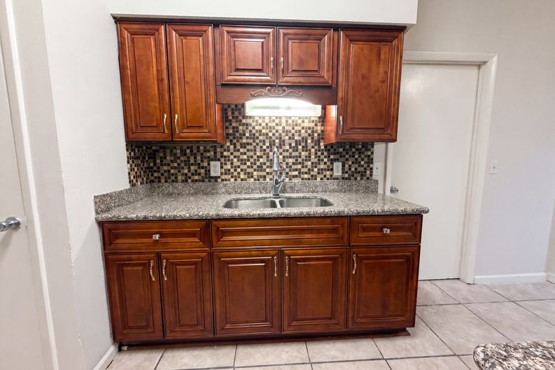 Photo 4 of 22 of 841 Chalmet Ln, Jacksonville, FL