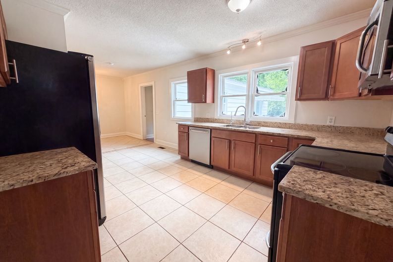 Photo 8 of 21 of 5710 Edgehill Rd, Sumter, SC