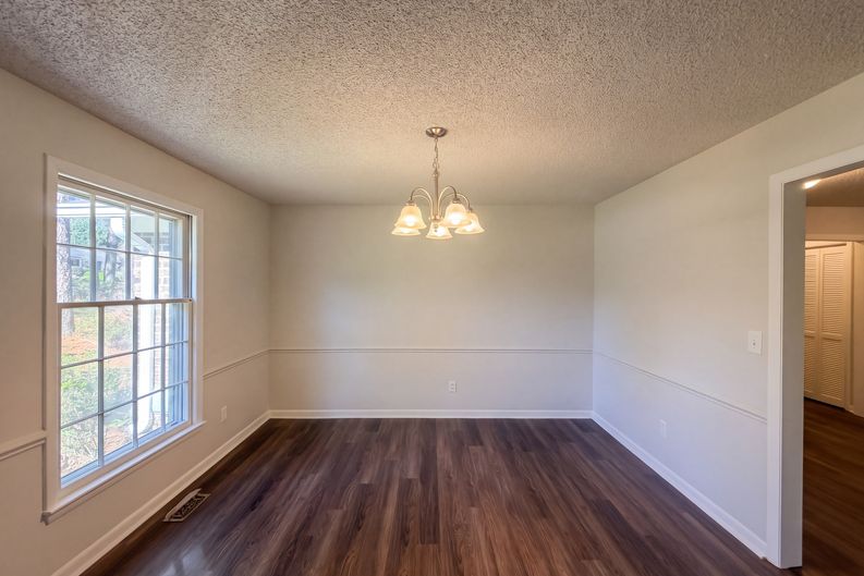 Photo 7 of 20 of 2101 Fordham Dr, Fayetteville, NC