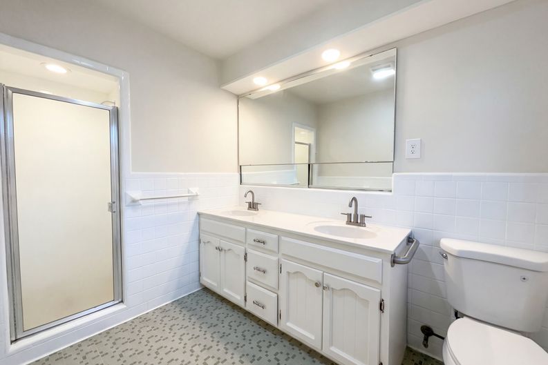 Photo 11 of 21 of 207 Gleneagles Rd E, Statesville, NC