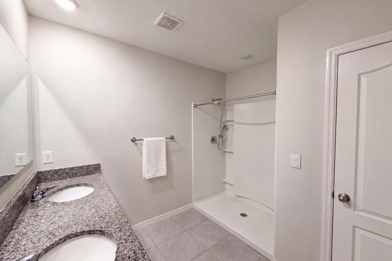 Photo 11 of 25 of 2112 Elio Ridge Dr, Zellwood, FL