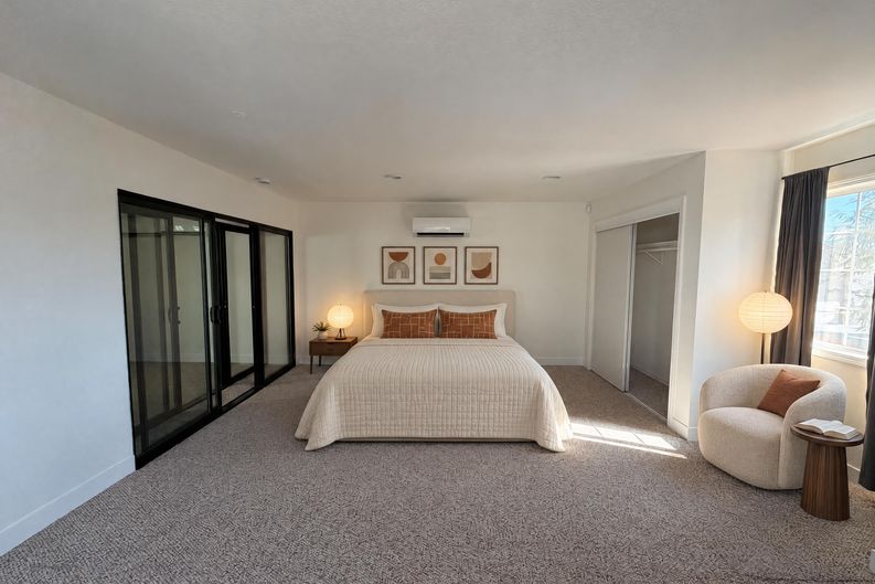 Photo 10 of 29 of 1110 Queen Anne Pl, Los Angeles, CA