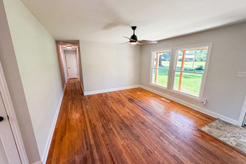 Photo 8 of 17 of 5110 Winston Dr, Indianapolis, IN
