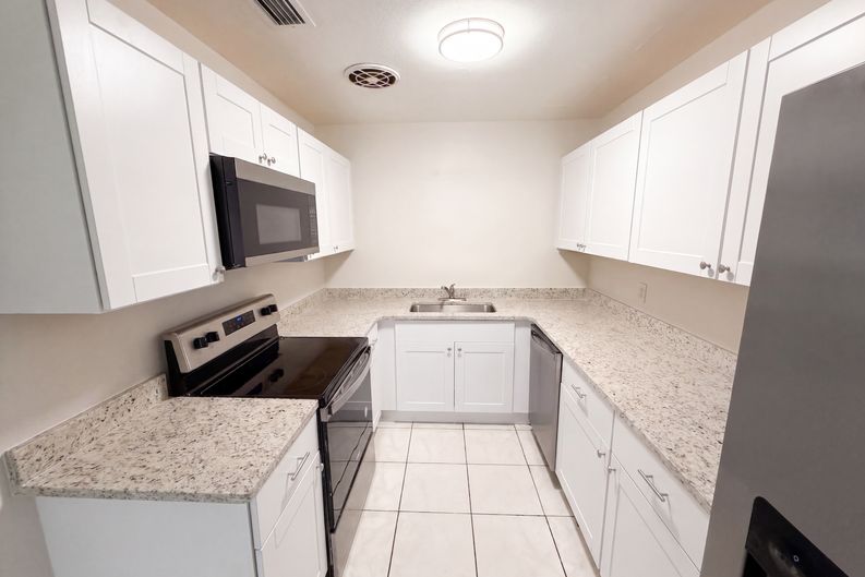 Photo 9 of 28 of 1053 Azalea Ln, Cocoa, FL