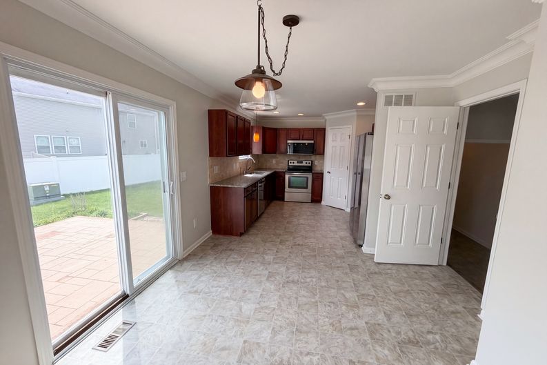 Photo 10 of 44 of 42824 Greystone Dr, Sterling Heights, MI