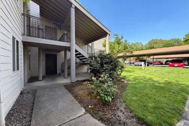 Photo 6 of 20 of 10132 SW Trapper Ter, Beaverton, OR