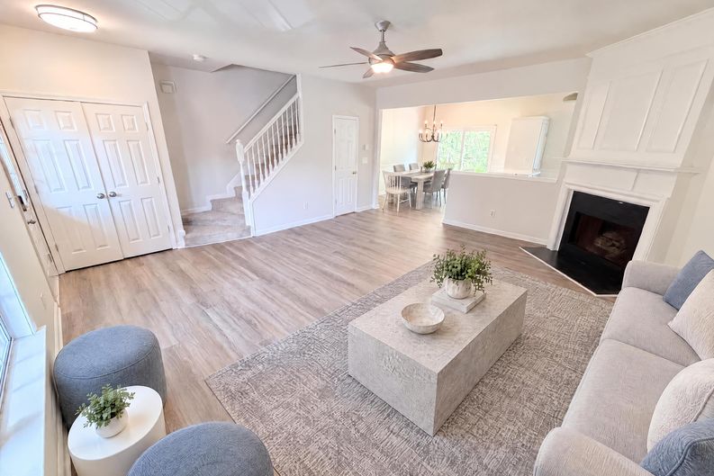 Photo 3 of 30 of 9155 Nesbit Ferry Rd, Alpharetta, GA