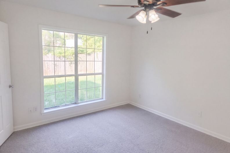Photo 12 of 22 of 137 Mayfair Ln, Calera, AL