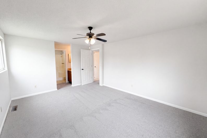 Photo 10 of 20 of 6786 Moss Ct, North Charleston, SC