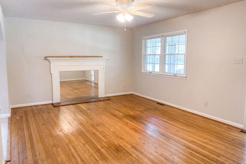 Photo 3 of 18 of 4307 Greenwood Dr, Portsmouth, VA