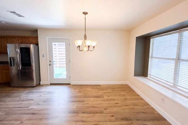 Photo 8 of 27 of 106 Forestview Rd, Hickory Creek, TX