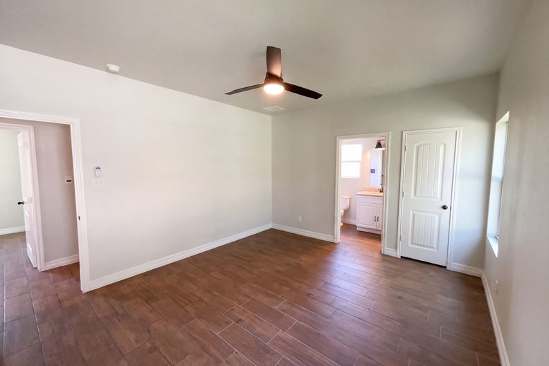 Photo 6 of 18 of 102 Bowdoin St, San Antonio, TX