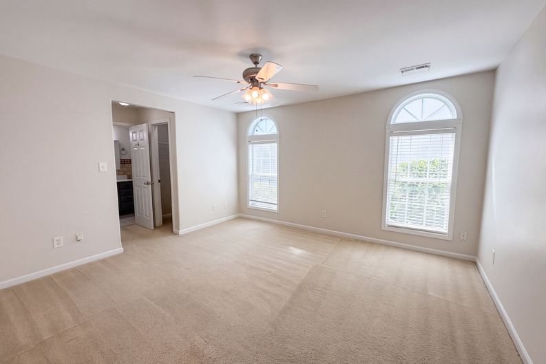 Photo 4 of 22 of 10526 Glory Meadow Ct, Charlotte, NC