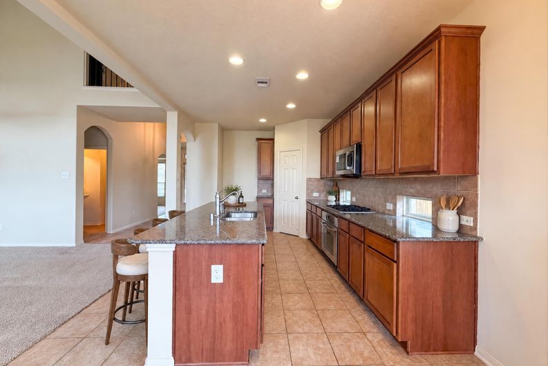 Photo 8 of 25 of 4710 Autumn Pine Ln, Houston, TX