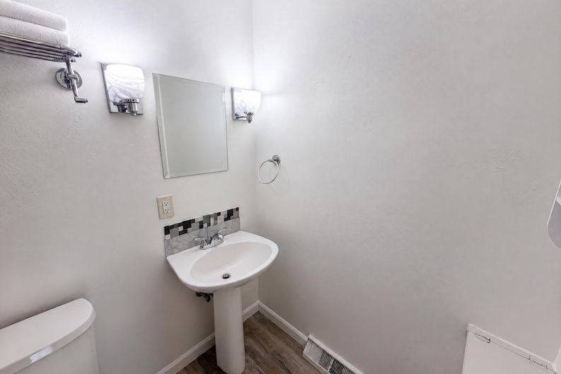 Photo 18 of 28 of 885 W 7th Avenue Dr, Broomfield, CO