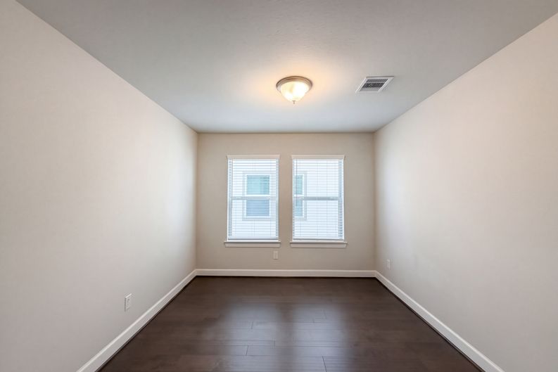 Photo 13 of 23 of 10707 Centre Forest Dr, Houston, TX