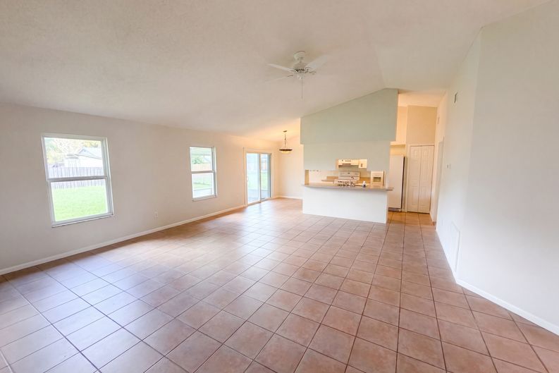 Photo 3 of 28 of 1061 Hunt St NW, Palm Bay, FL