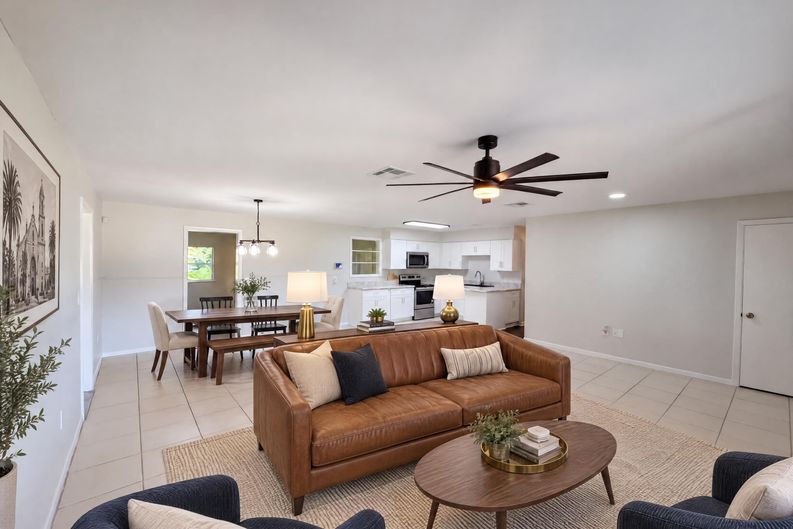Photo 7 of 20 of 425 W Daughtery Rd, Lakeland, FL