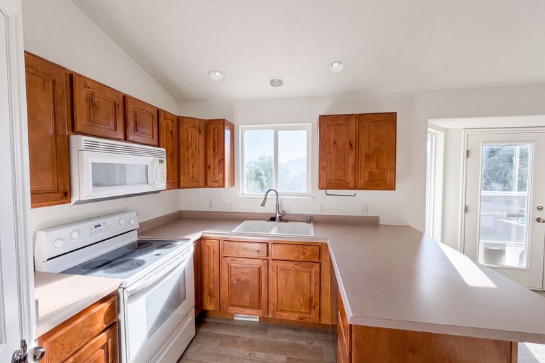 Photo 8 of 18 of 14273 S Heartstone Cir, Herriman, UT