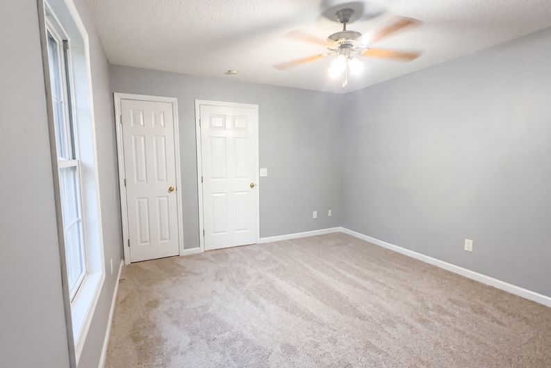 Photo 13 of 19 of 223 Williston Dr, Huntsville, AL