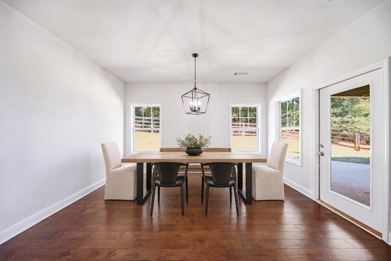 Photo 7 of 25 of 6372 Spring Cove Dr, Flowery Branch, GA