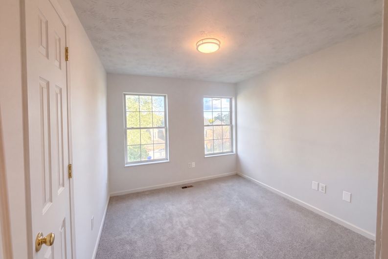 Photo 8 of 14 of 8917 Natures Pond Way, Knoxville, TN